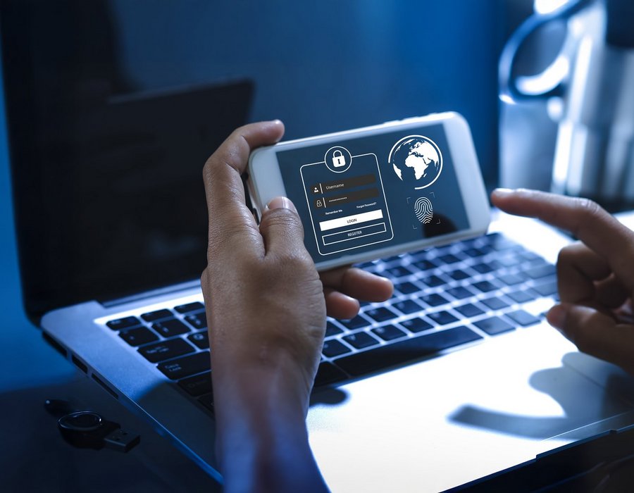 Whitepaper - DORA verstehen: Neue Anforderungen und Risiken für Finanzunternehmen Whitepaper - DORA verstehen: Neue Anforderungen und Risiken für Finanzunternehmen
