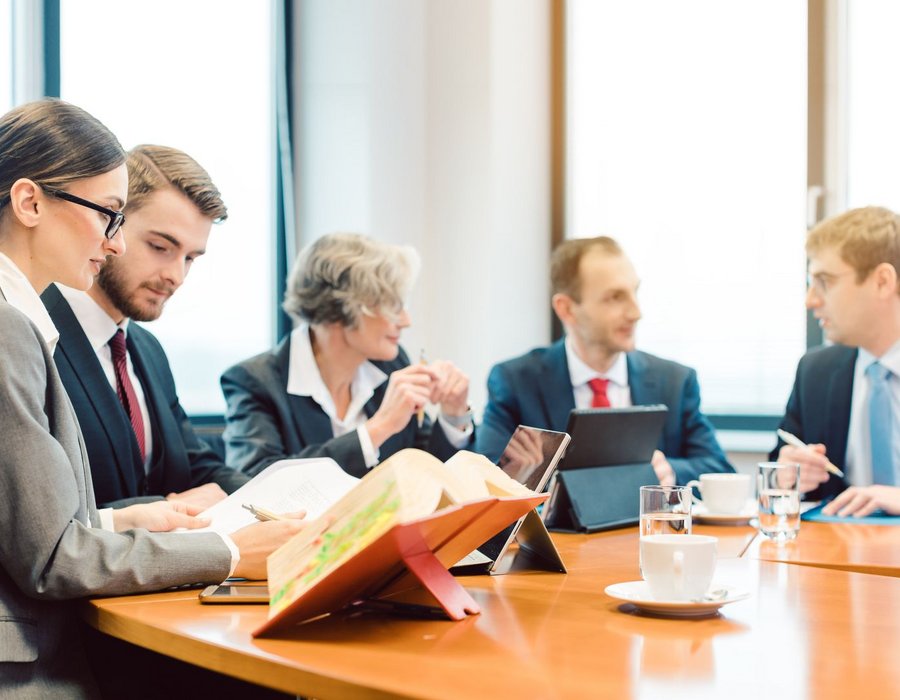 Berechtigungsmanagement
in Banken & Versicherungen Berechtigungsmanagement
in Banken & Versicherungen